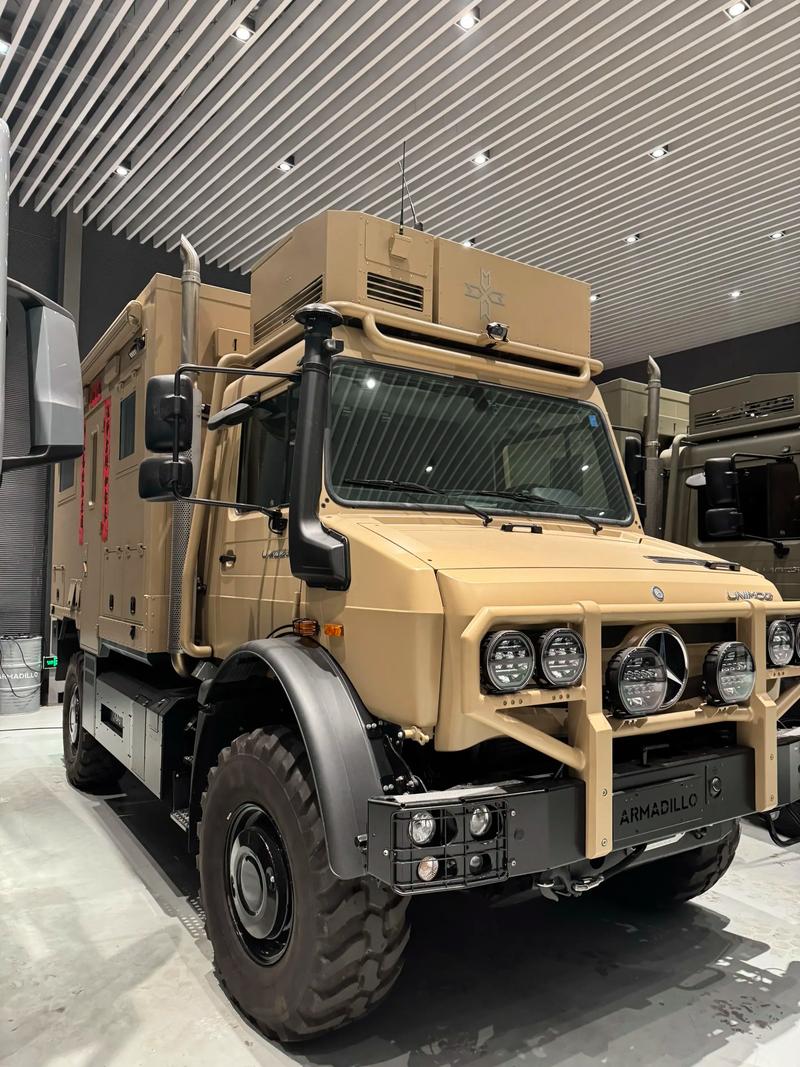 乌尼莫克越野车图片(乌尼莫克越野车是哪个品牌的)