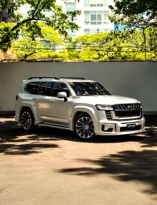 2022款丰田陆巡lc300价格 最新款丰田陆巡